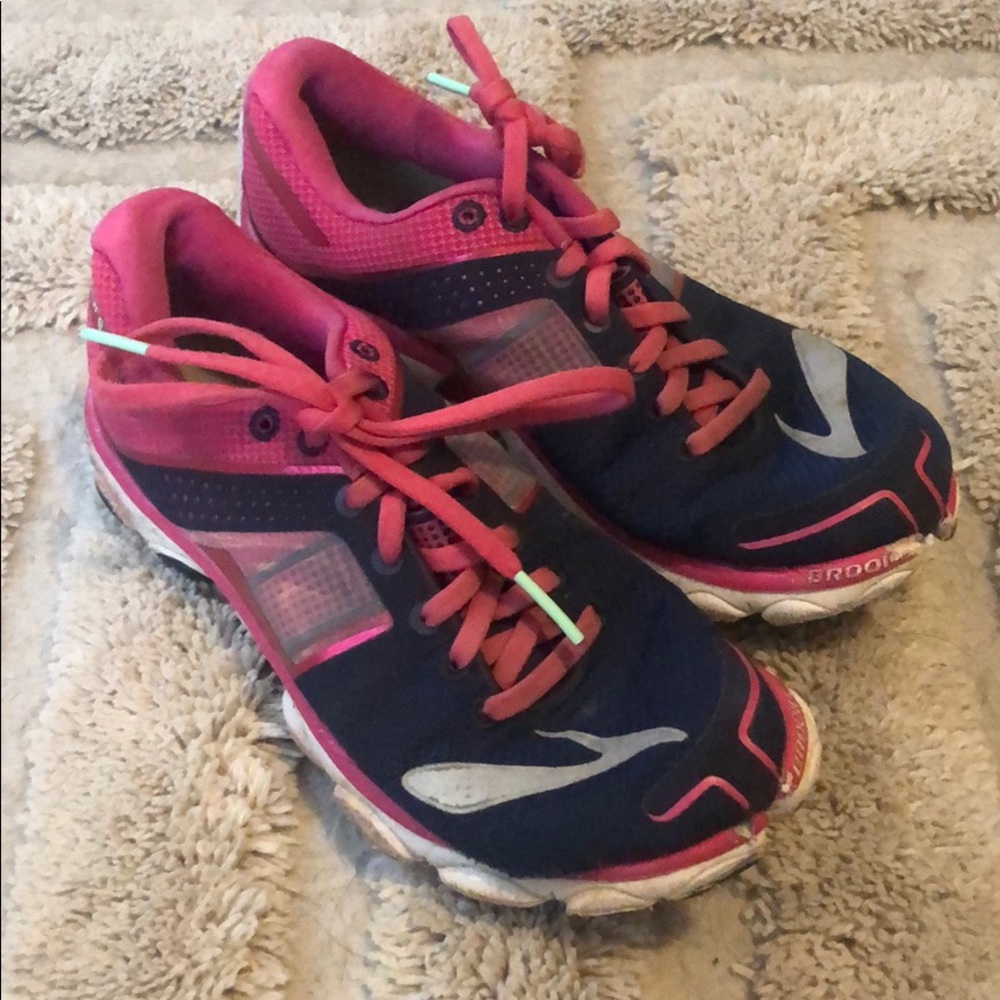 Blue and Pink Brooks Prue Flow 4
